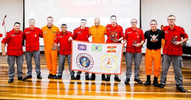 Apoio: Bombeiros Voluntários de Caçador auxiliam em resgates em Rodeio/SC -  Portal Caçador Online