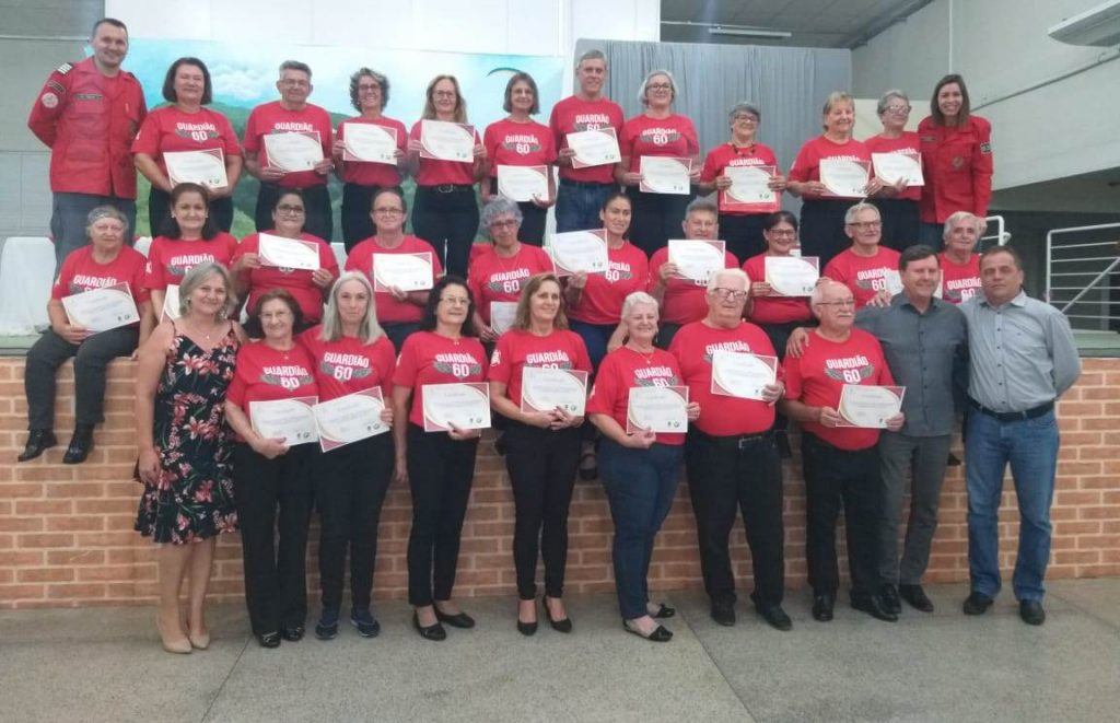 Bombeiros voluntários capacitam público da terceira idade 0