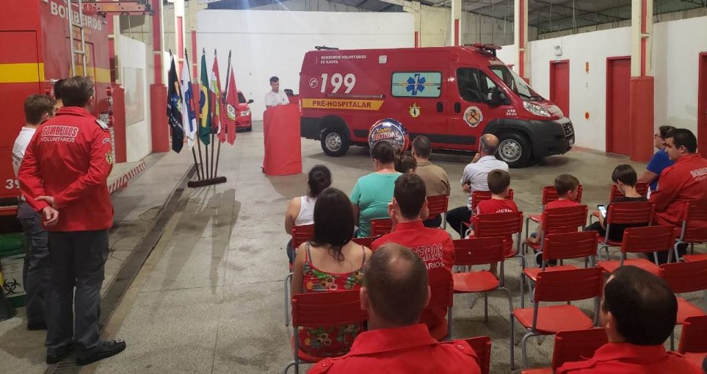 Corporação de Ilhota apresenta nova ambulância 0