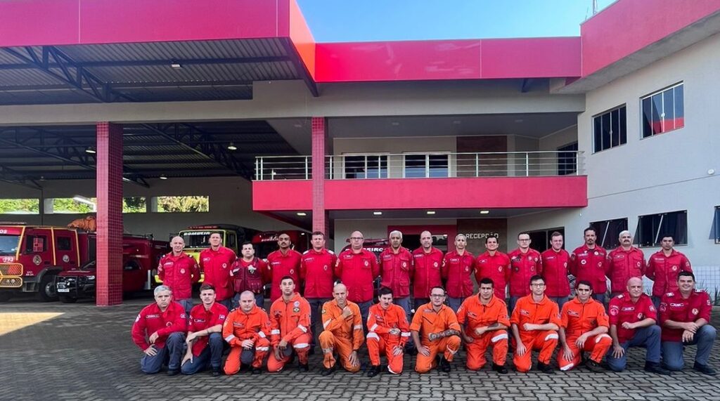 Bombeiros voluntários de Santa Catarina baseados na unidade dos Bombeiros Voluntários de Rolante